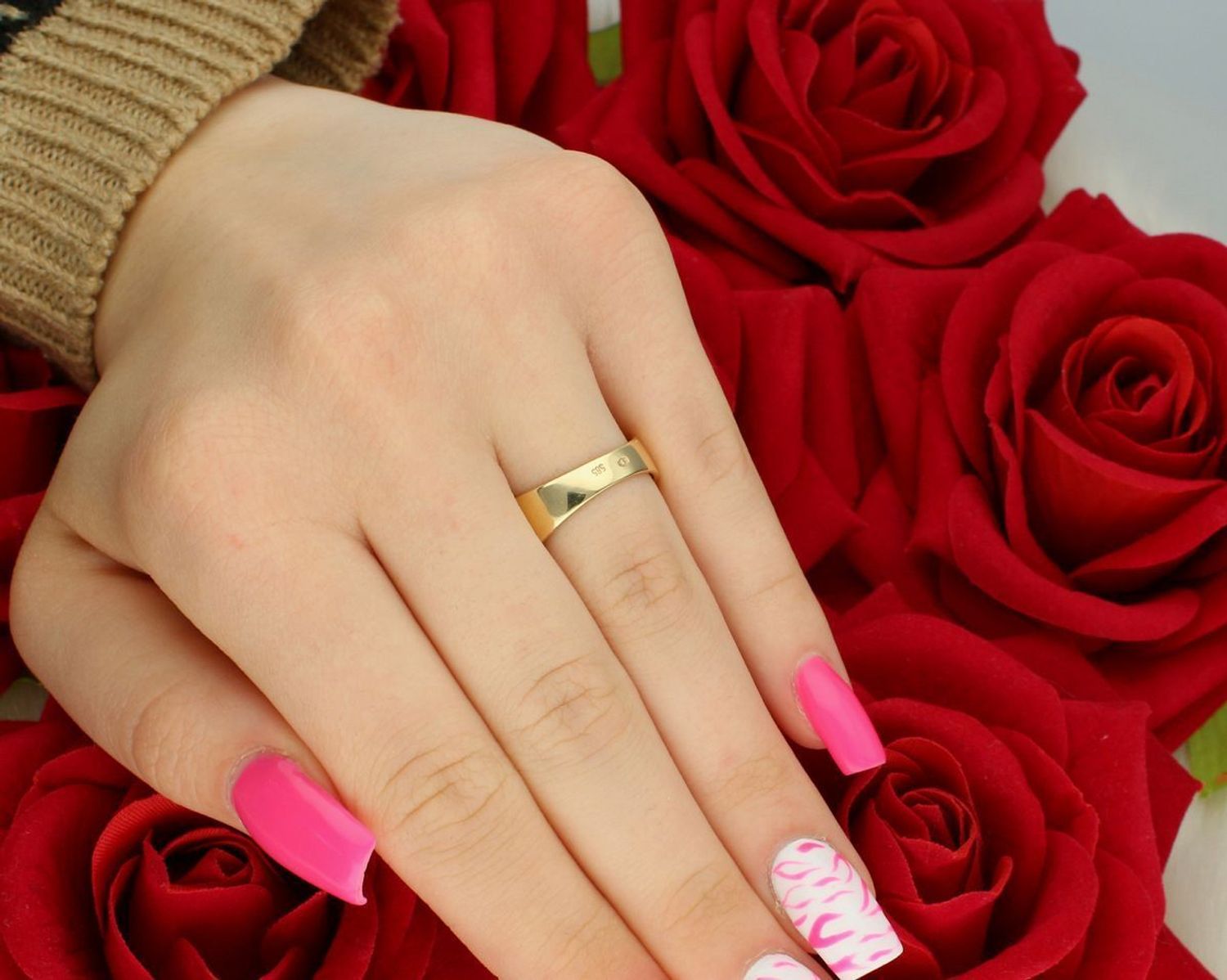 Złoty pierścionek damski pleciony z cyrkoniami PI 1506  Próba 585  4,48 g  Rozmiar 15.jpg